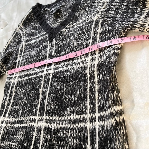 Ashley black, white grey blend long sleeve vneck sweater - Picture 13 of 14